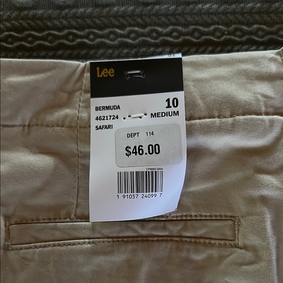 Lee women’s Tan Shorts Refular Fit Mid Rise size 10 NWT - Picture 5 of 6